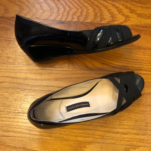 Dana Buchman Shoes - Dana Buchman black cross-cross peep toe sandals 9